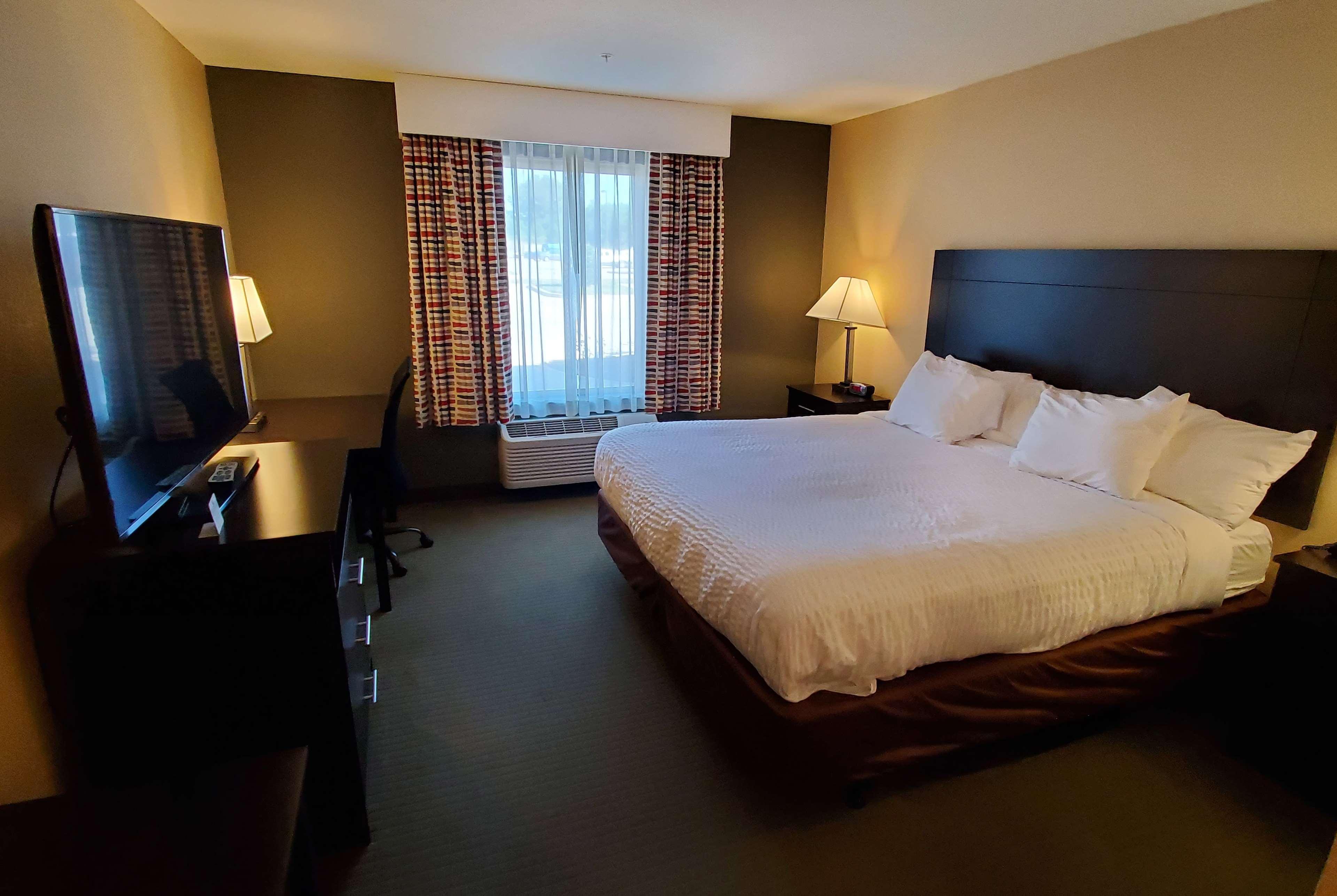 Days Inn & Suites By Wyndham Florence/Jackson Area Bagian luar foto