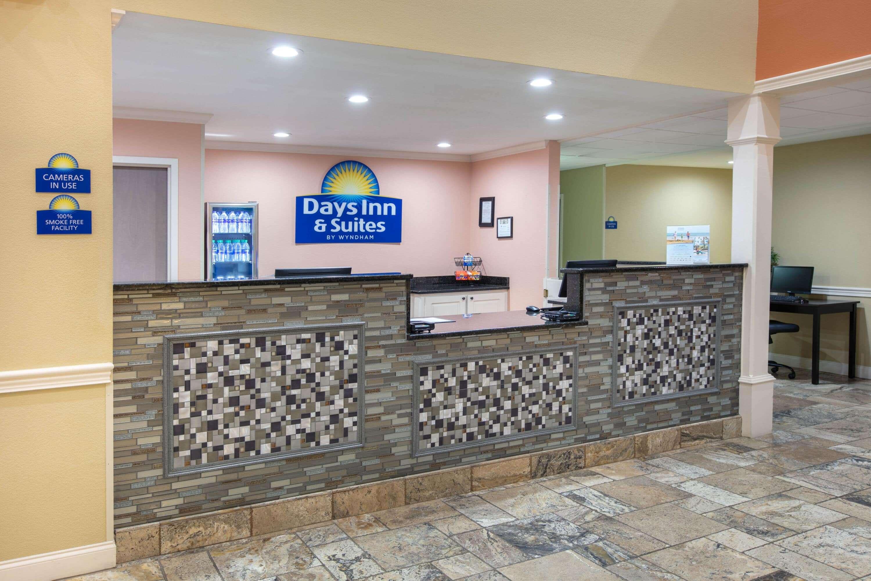 Days Inn & Suites By Wyndham Florence/Jackson Area Bagian luar foto