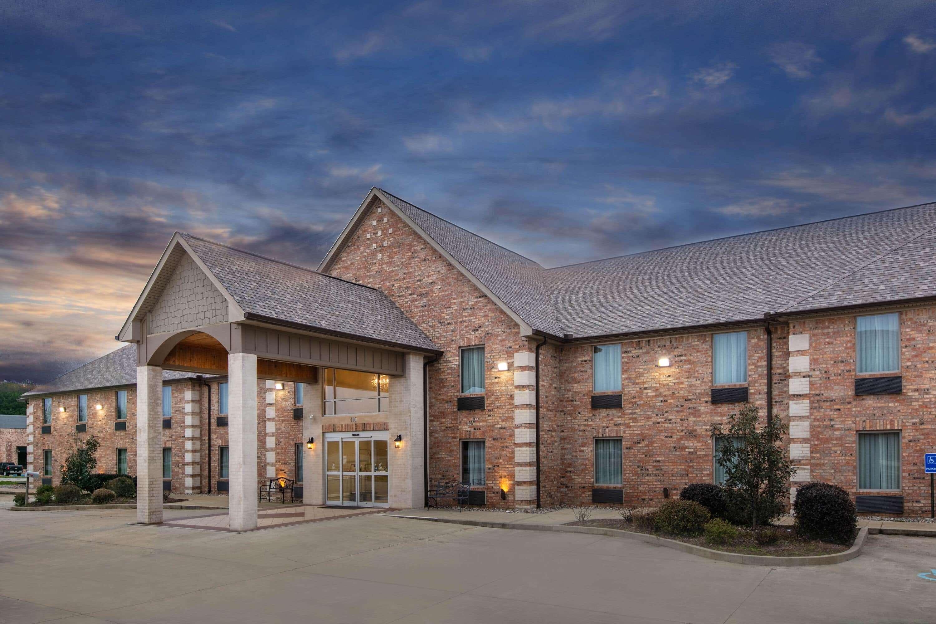Days Inn & Suites By Wyndham Florence/Jackson Area Bagian luar foto