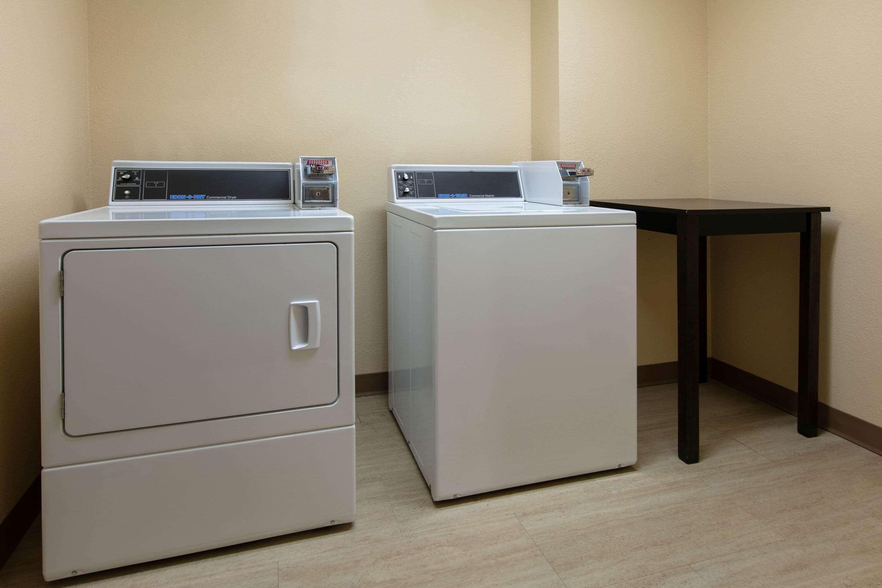 Days Inn & Suites By Wyndham Florence/Jackson Area Bagian luar foto
