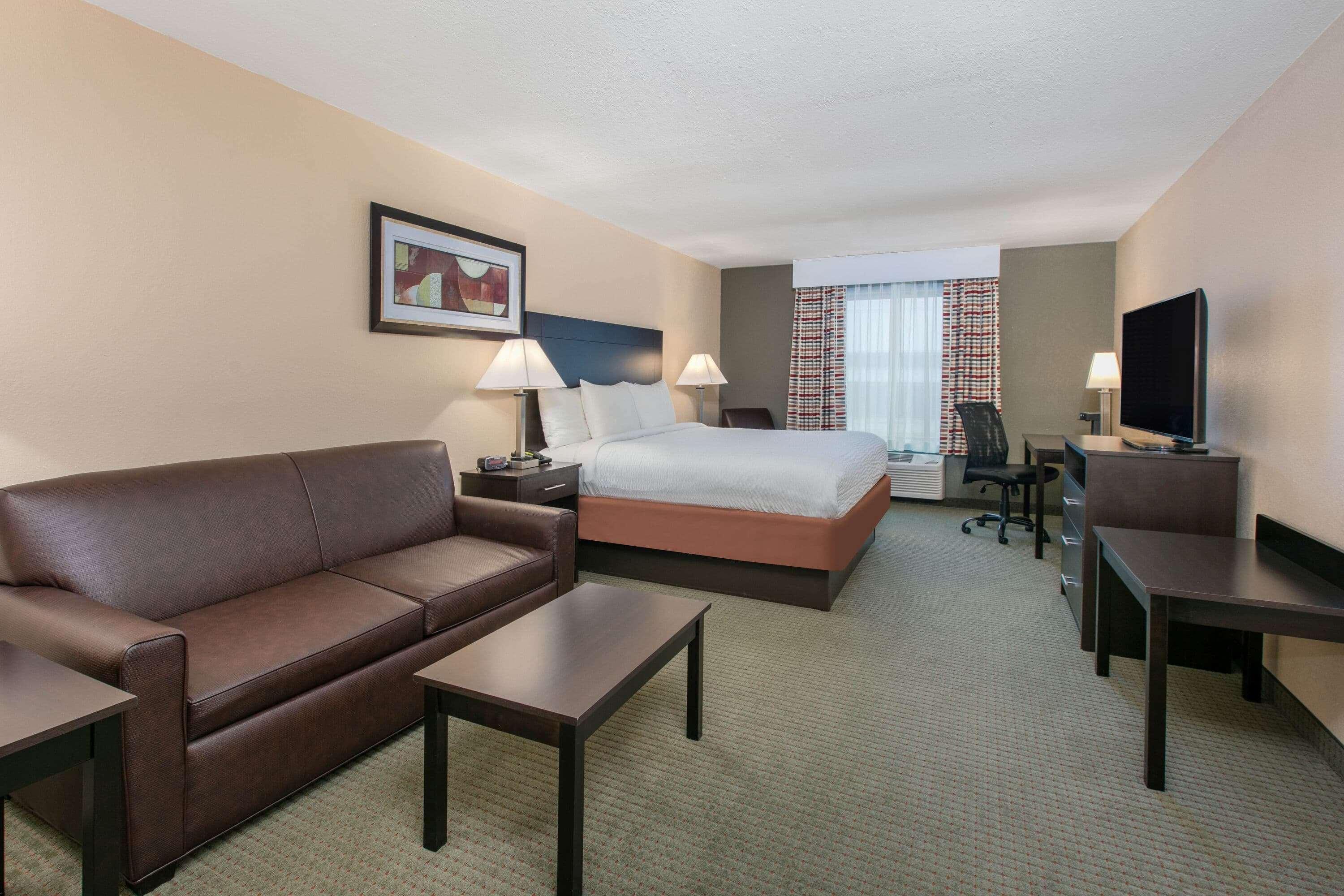 Days Inn & Suites By Wyndham Florence/Jackson Area Bagian luar foto